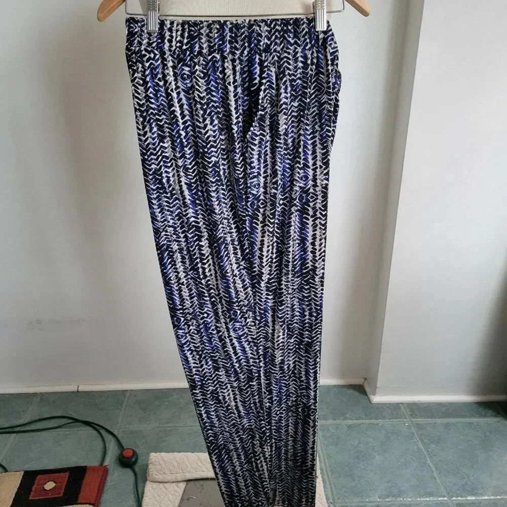 LAST CALL: Avenue Two-Piece Set (Wide Leg Crop Pants/Silver Tunic) (Size: 26/28) - Picture 3 of 12
